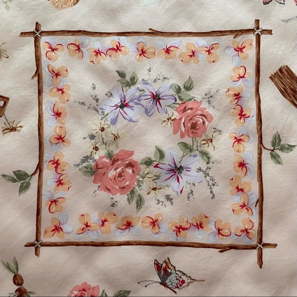 👒 Talbots, Vintage Perennial Millennial Floral Silk Scarf - Picture 3 of 16